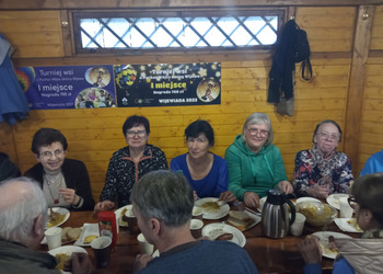 zdjęcie przedstawia Seniorów z klubu Seniora 