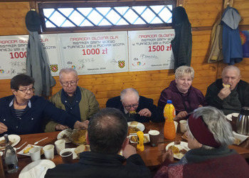 zdjęcie przedstawia Seniorów z klubu Seniora 