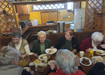 zdjęcie przedstawia Seniorów z klubu Seniora 