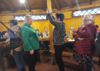 zdjęcie przedstawia Seniorów z klubu Seniora 