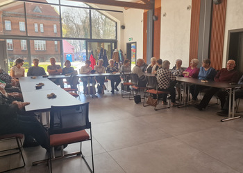 Zdjęcie przedstawia uczestników Klubu Seniora