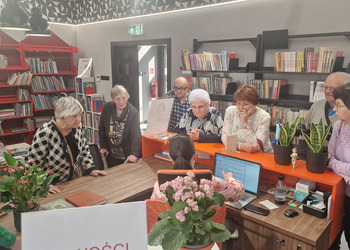 Zdjęcie przedstawia uczestników Klubu Seniora