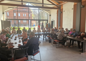 Zdjęcie przedstawia uczestników Klubu Seniora