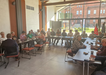 Zdjęcie przedstawia uczestników Klubu Seniora