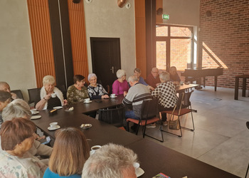 Zdjęcie przedstawia uczestników Klubu Seniora