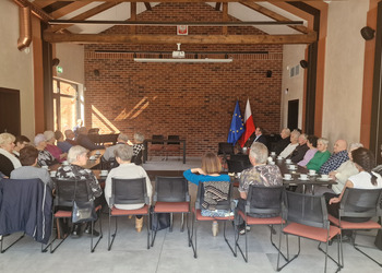 Zdjęcie przedstawia uczestników Klubu Seniora