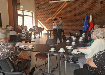 Zdjęcie przedstawia uczestników Klubu Seniora