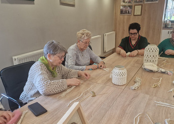 Zdjęcie przedstawia uczestników Klubu Seniora