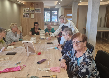 Zdjęcie przedstawia uczestników Klubu Seniora