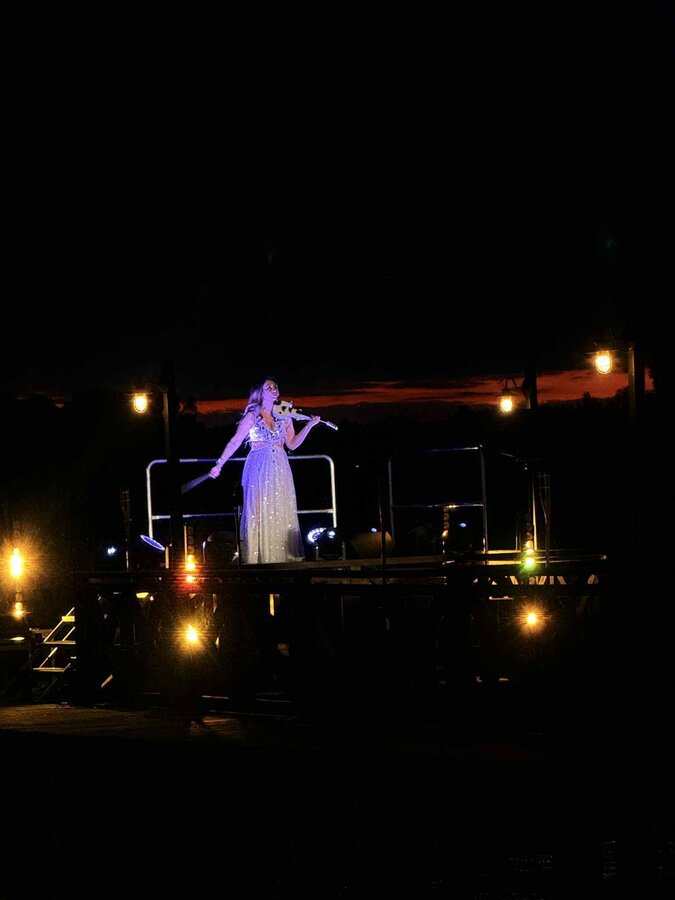 skrzypaczka podczas występu 