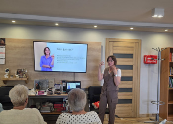 Zdjęcie przedstawia uczestników spotkania