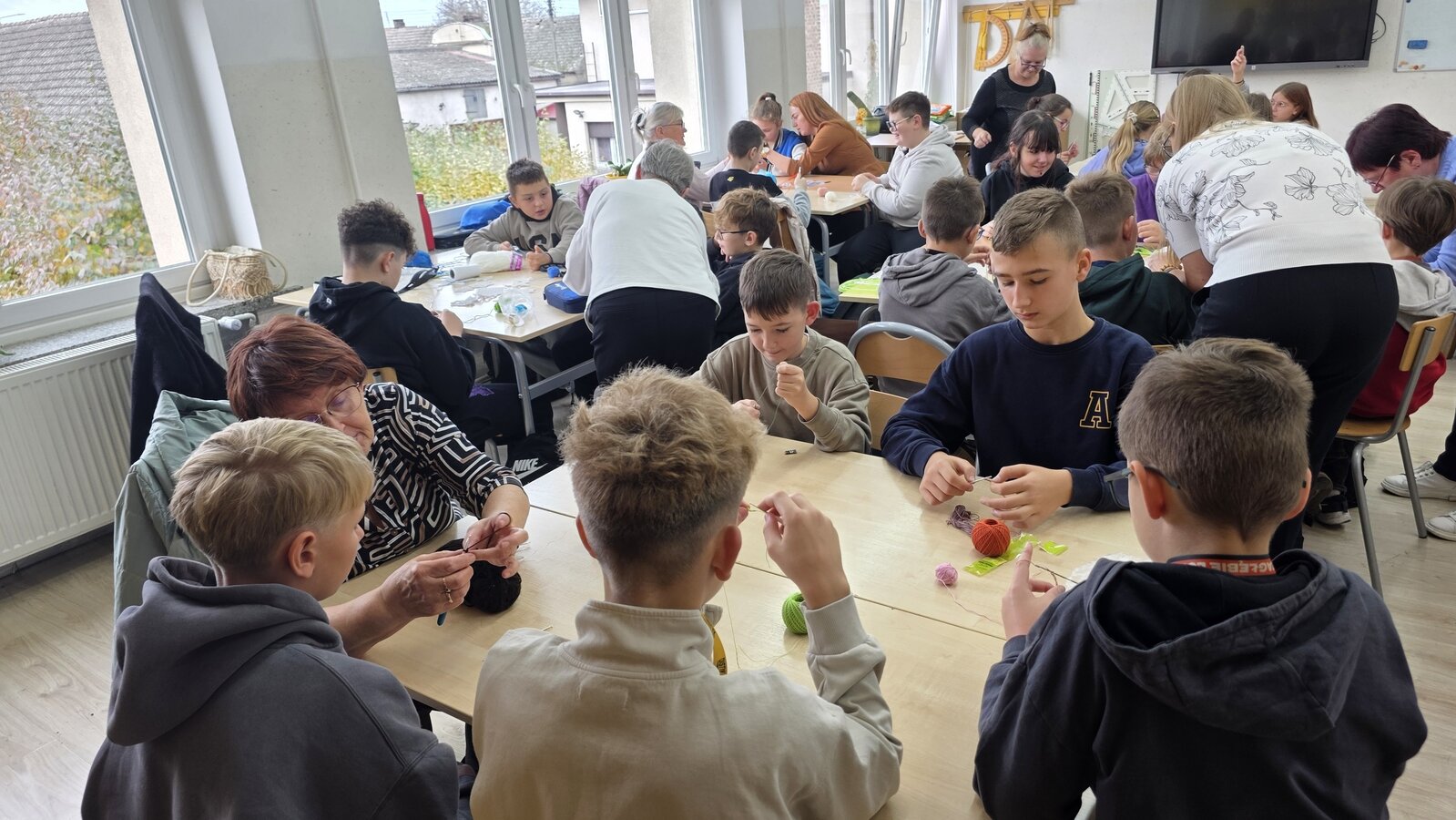 Zdjęcie przedstawia grupę dzieci.